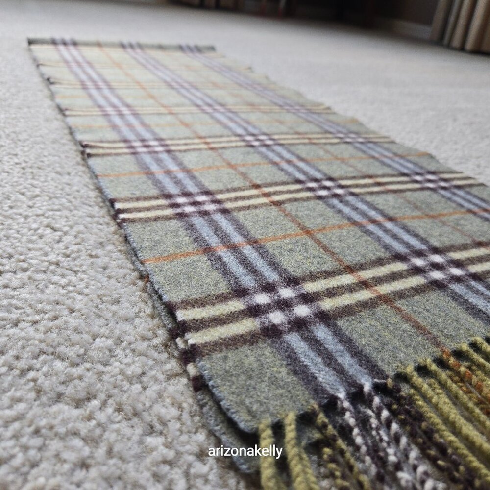 PERFECT! Vintage Burberry Wool Plaid Scarf - Picture 15 of 17